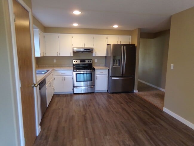 Photo - Three Bedroom on quiet cul-de-sac!