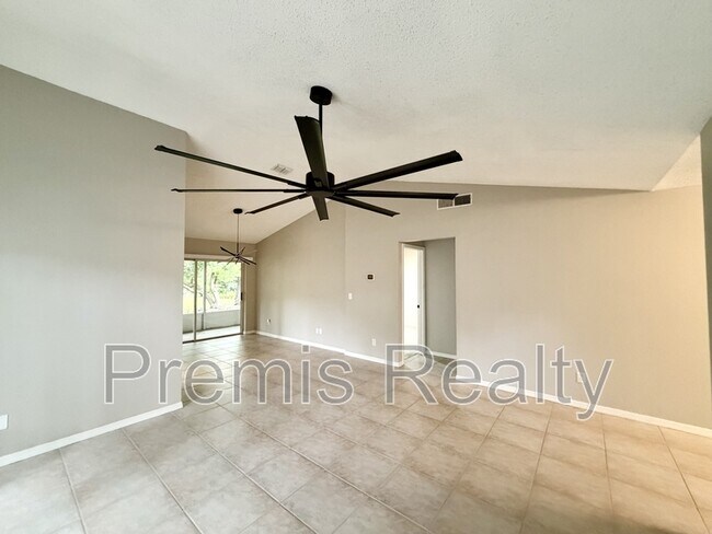 Photo - 102 Steeplechase Ln