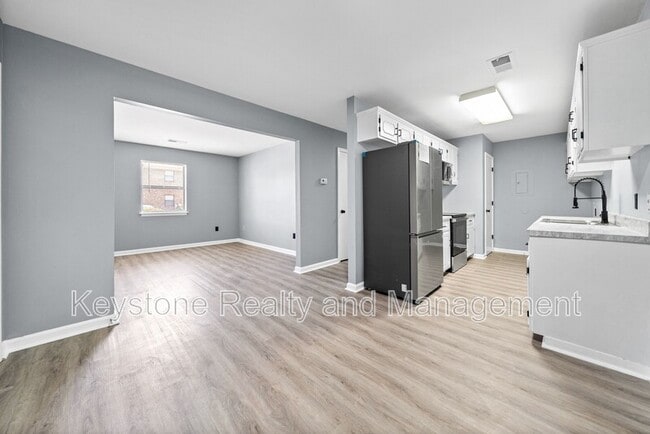 Photo - 1937 High St