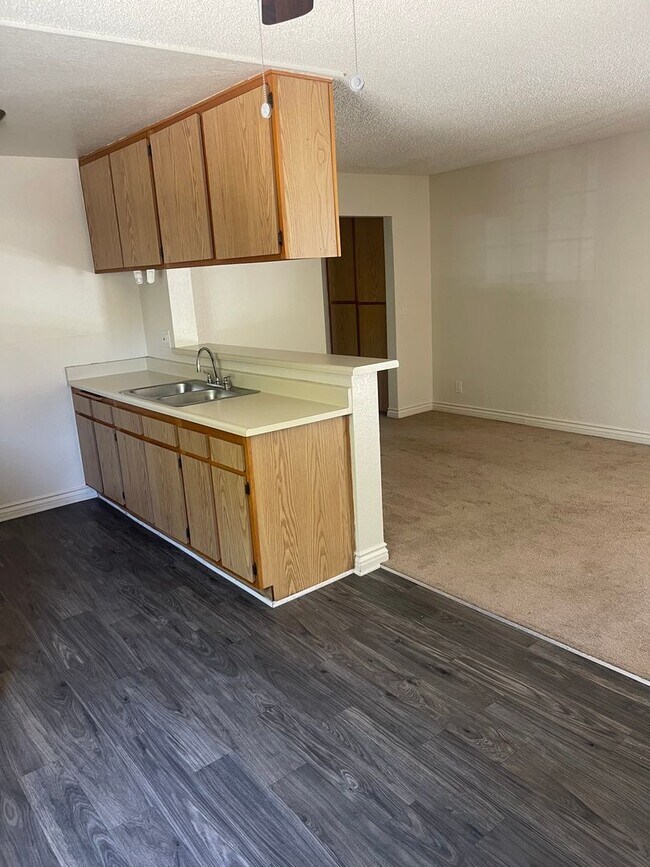 6810 Foothill Blvd Tujunga