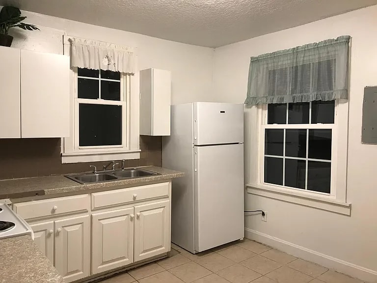 Photo - 4430 Victor St