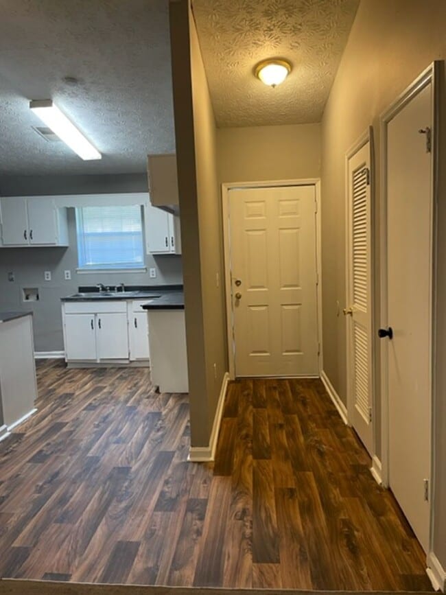Photo - 2186 Jonathan Ave