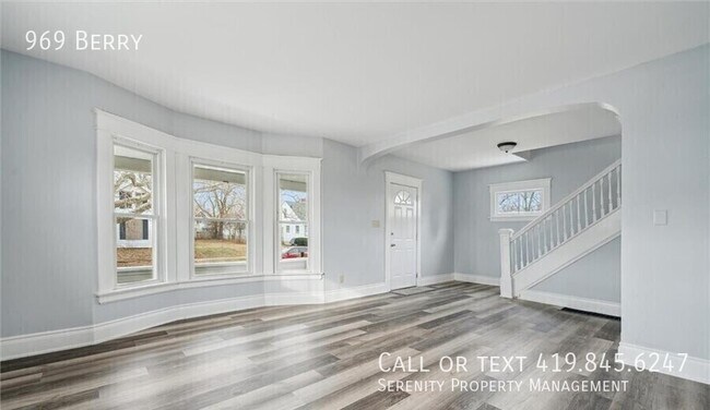 Photo - 969 Berry St