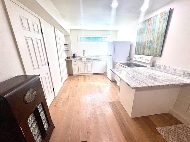 Photo - 3022 Beach Blvd S