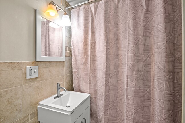 Photo - 26 Alpine Pl Unit 2