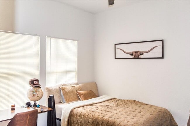 Photo - 3410 Speedway