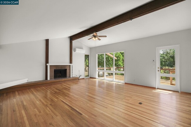 Photo - 165 Topaz Ln