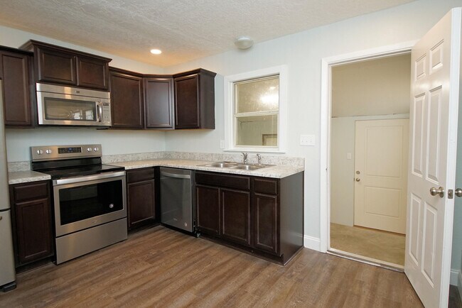 Photo - 114 Montrose Dr