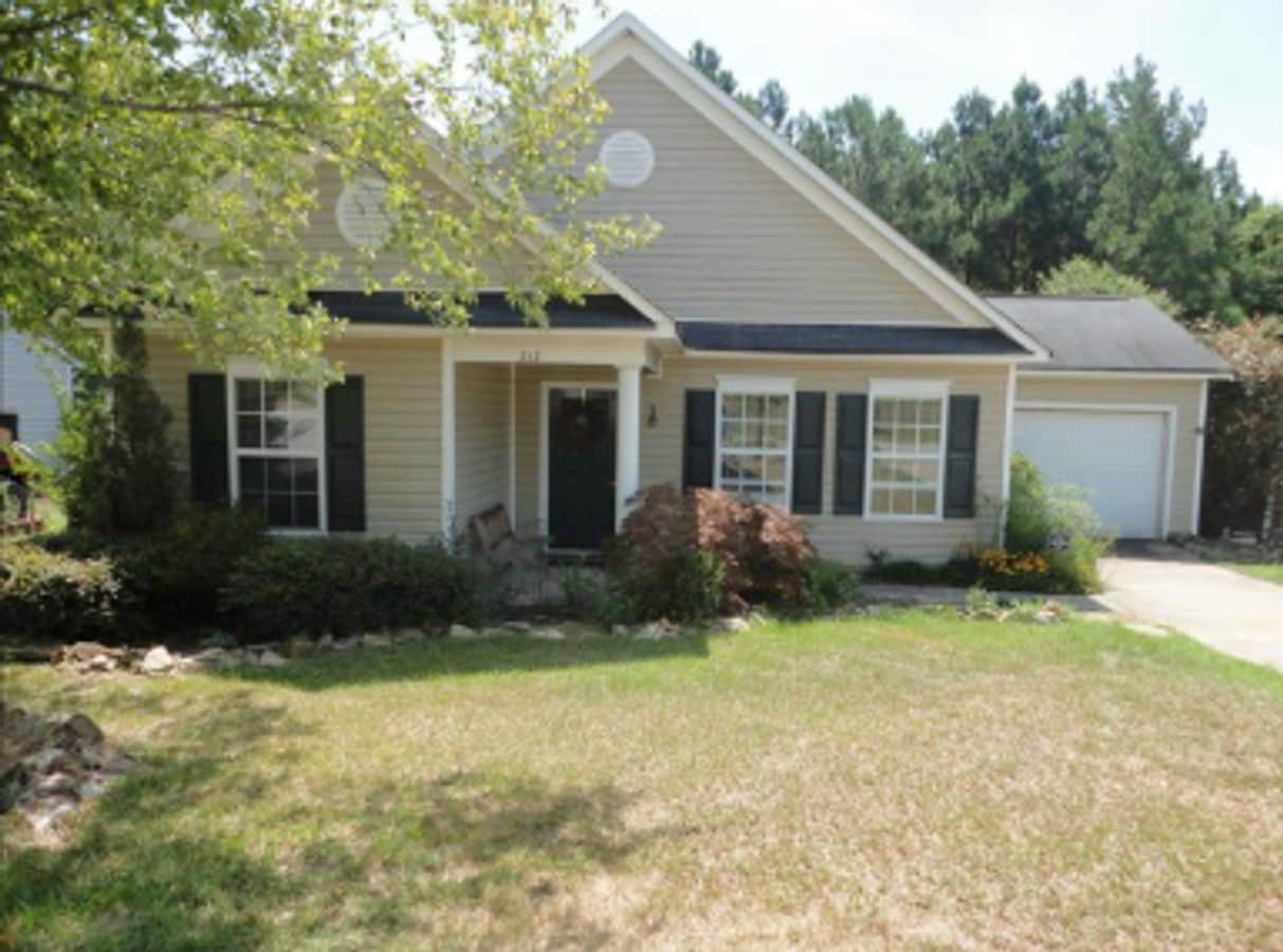 Photo - 212 Aderley Oak Loop