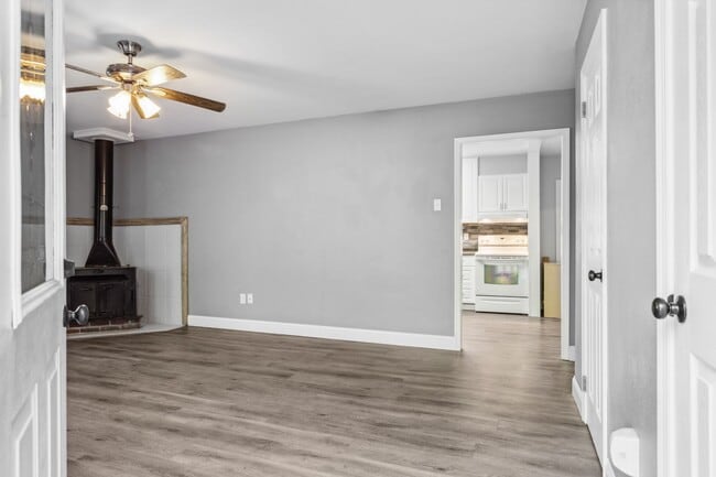 Photo - 409 Goosley Rd