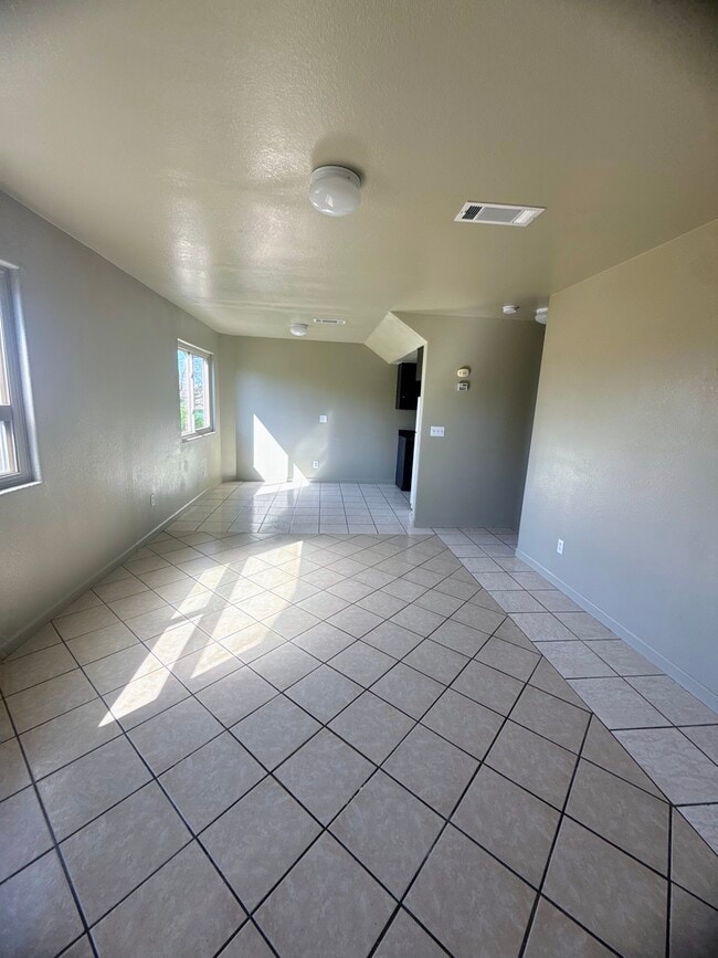 Photo - 329 W Wilson St Unidad #103