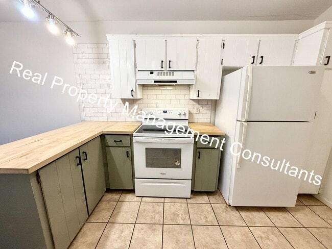 Photo - Spacious 5-Bedroom Townhome