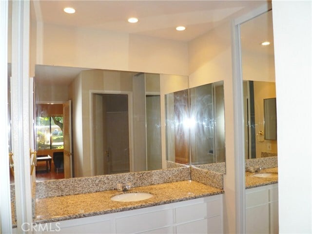 Photo - 215 Springview