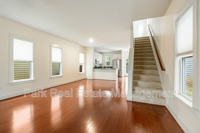 Photo - 44 Danbury Ct