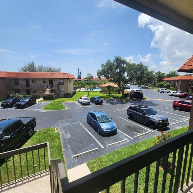 Photo - 21902 Lake Forest Cir Unidad 206