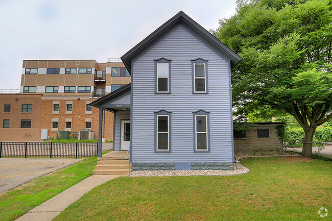 Building Photo - 843 Cherry St SE Rental