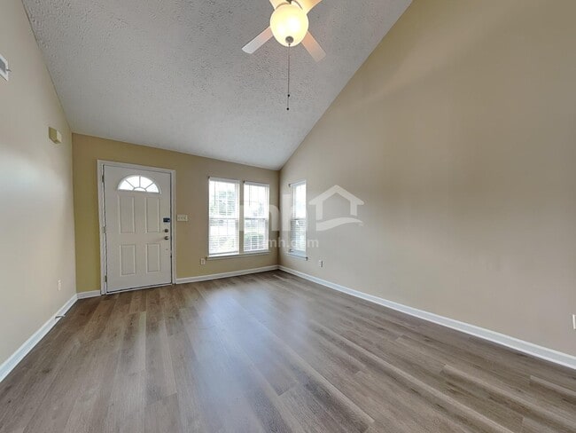 Photo - 530 Delaware Crossing