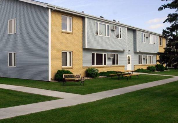 Building Photo - Hilltop Villa Apartments