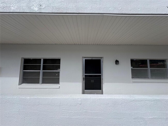 Photo - 100 El Camino Dr Unidad 111