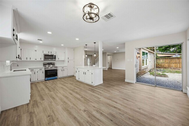 Photo - 5702 Old Lodge Dr