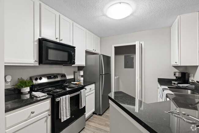 2BR, 2BA - 1,066SF - Esplanade