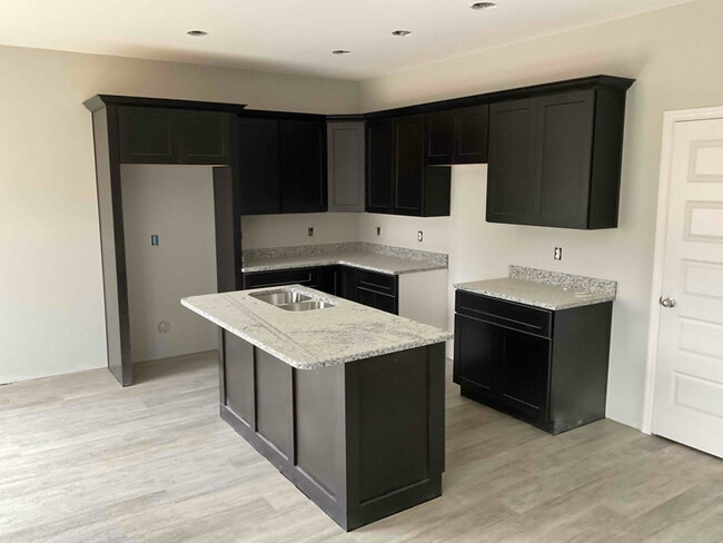 Photo - 118 Central Dr