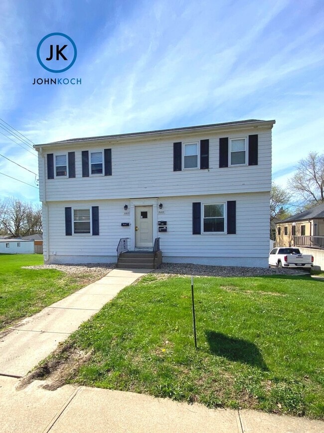 Building Photo - 2003-2005 W. 33rd st. Unit 2003