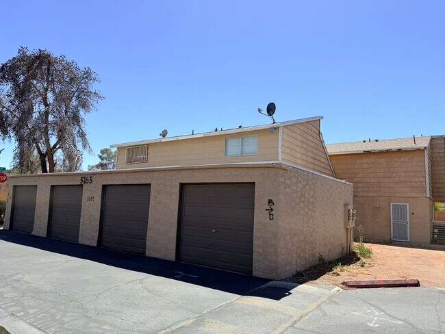 5165 Gray Ln