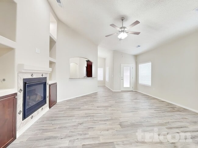 Photo - 981 Firewheel Ave SW