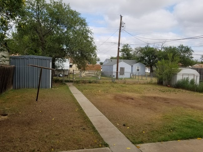 Photo - 4607 Preston St