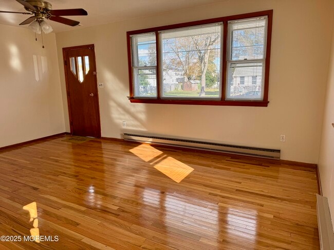 Photo - 520 Lloyd Rd