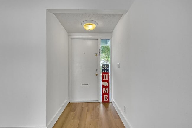 Photo - 241 NW 15th St