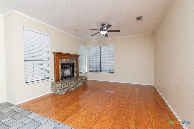 Photo - 2304 E Iowa Dr