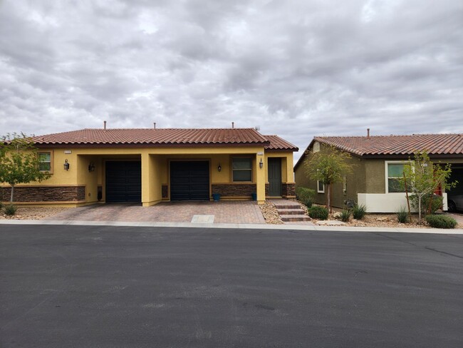 PARTIALLY FURNISHED SINGLE STORY TOWNHOME - PARTIALLY FURNISHED SINGLE STORY TOWNHOME