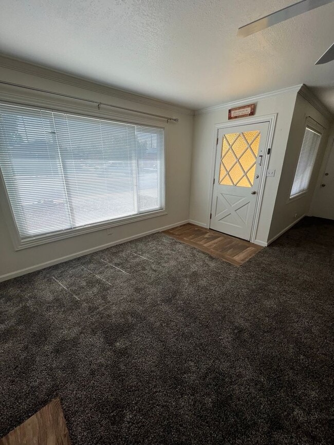 Photo - 4bd 3 bath Unidad 494 East Ave