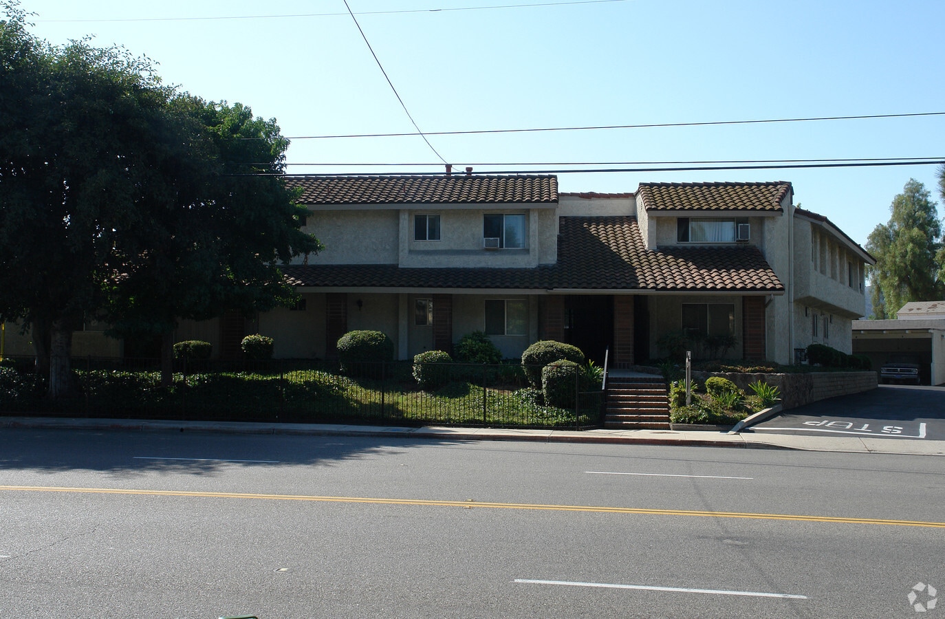 Oak Gardens Apartments - Oak Gardens Apartments