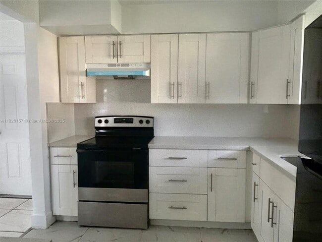 Building Photo - 3 bedroom in Hollywood FL 33020 Rental