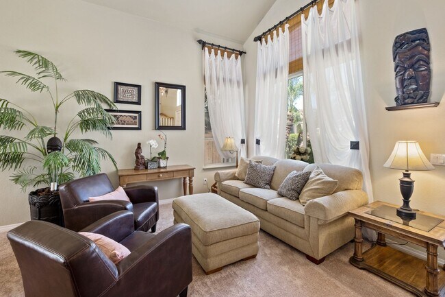 22 Solitaire Ln