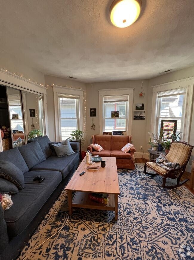 Building Photo - 4.0 bedroom in Somerville Massachusetts 02144 Unit U3 Rental