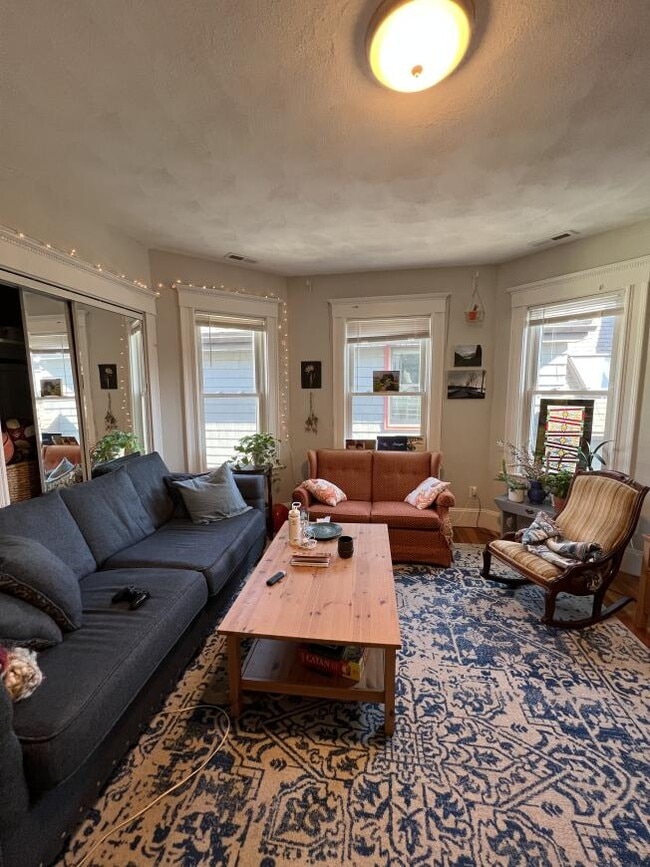Building Photo - 4.0 bedroom in Somerville Massachusetts 02144 Unit U3 Rental