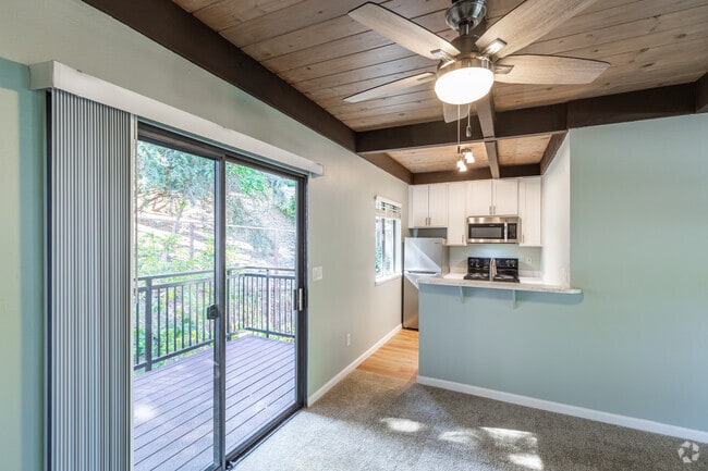 2nd Floor Studio - 550SF