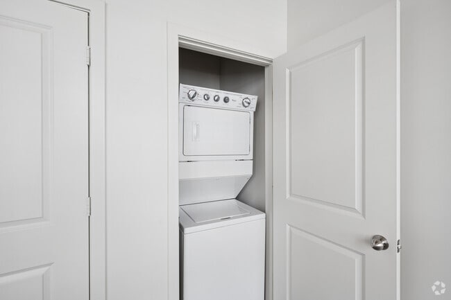 2BR, 2BA - 805SF - In-Unit Laundry