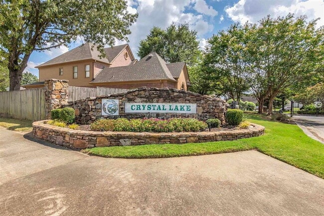 Building Photo - 7520 Crystal Lake Dr