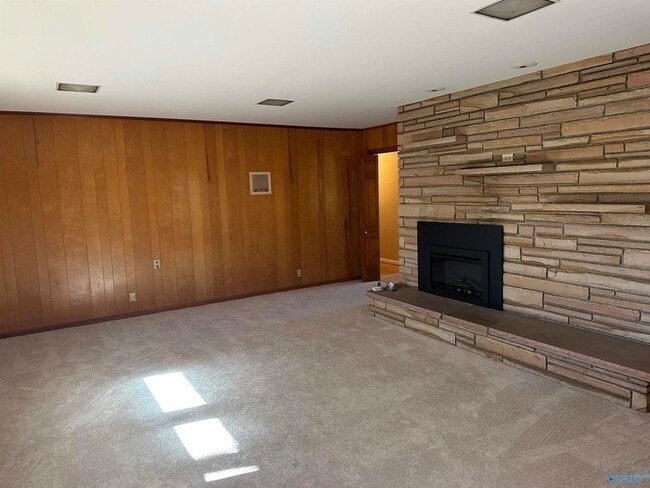 102 Jones Valley Dr SE