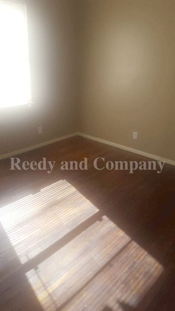 Photo - 1645 Kilarney Ave