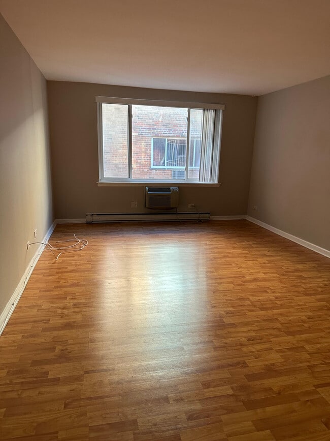 Photo - 3825 N Pine Grove Ave