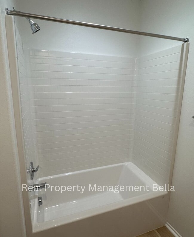 Photo - Modern Luxury Awaits: Discover Your Dream Home!