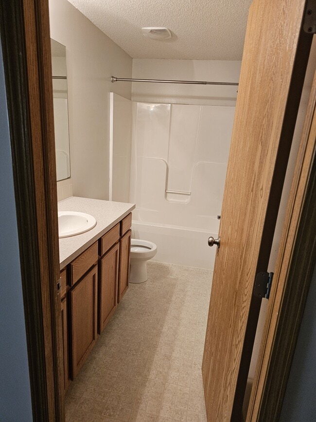 Photo - 406 Stone Dr