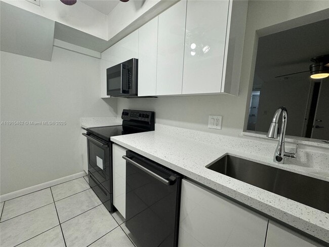 Building Photo - 1060 Crystal Lake Dr Unit 201