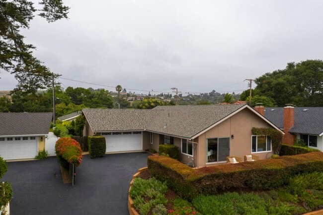 Building Photo - Mesa Home With Ocean Views